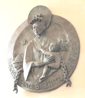 성녀 요세피나 바키타_photo by Joachim Schafer from Ecumenical lexicon of saints_in the Cathedral of Santa Maria Annunziata in Vicenza_Italy.jpg